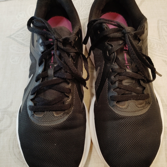 Nike Women's Black and Pink 🩷  Sneakers - Picture 3 of 10